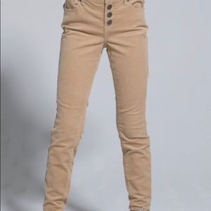 Tan Skinny jeans perfect for back to school